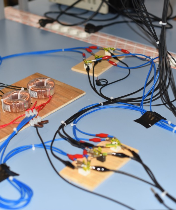 Electronics & Circuits Lab